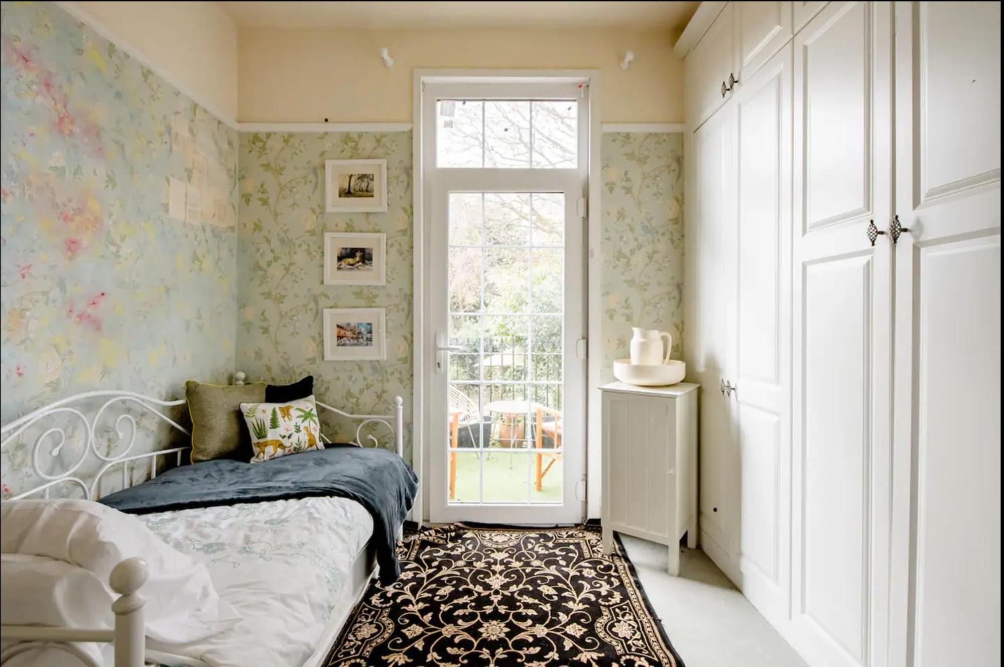Billericay Georgian House Sleeps 6 - Pet Friendly Holiday home