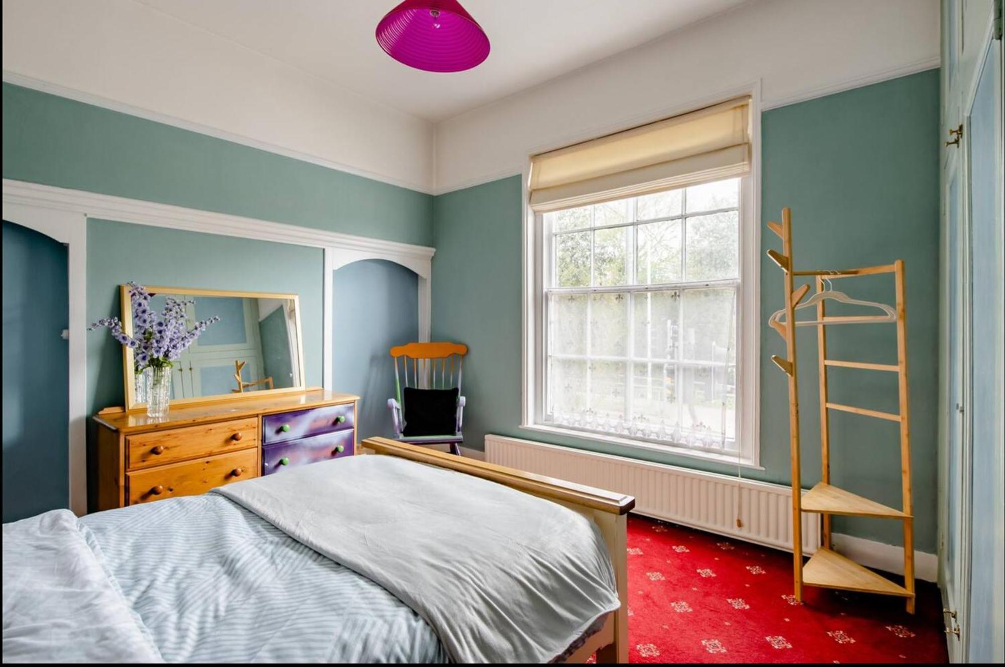 Billericay Georgian House Sleeps 6 - Pet Friendly Holiday home *